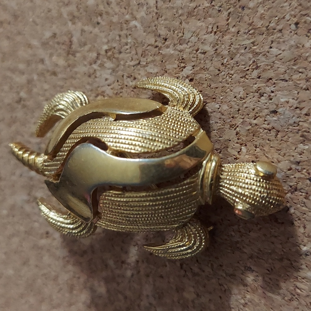 Vintage Crown Trifari Sea Turtle Brooch - Picture 6 of 8